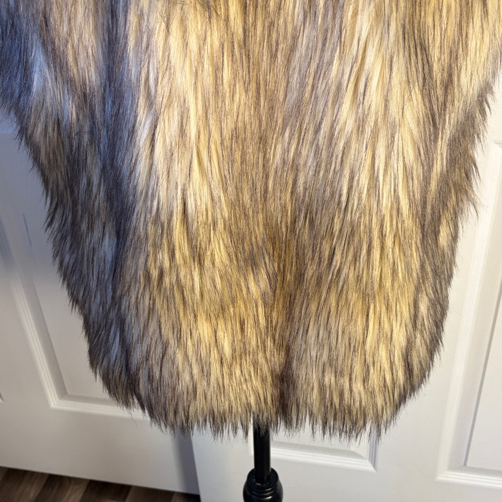 Full Tilt Faux Fur Lined Vest in Brown and Cream size medium - Picture 9 of 14